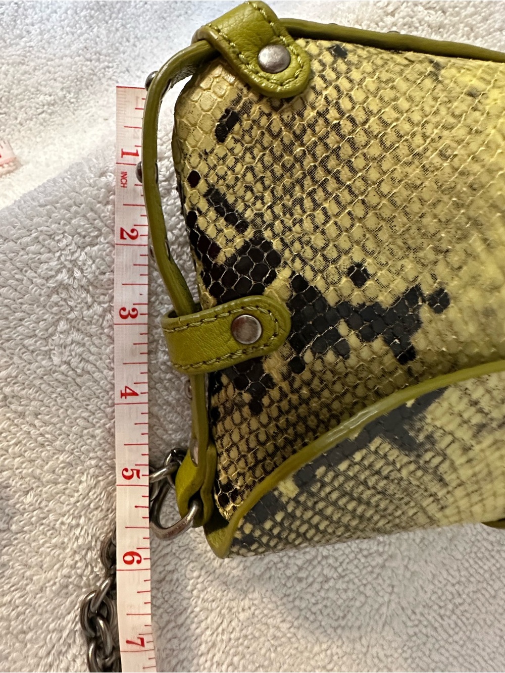 Cynthia Rowley Snake-Print Shoulder Bag with lime green with Chain Detail - Picture 6 of 11